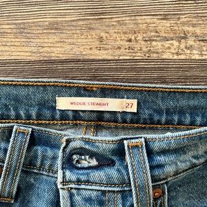 Levi’s Wedgie Straight Jean Size 27